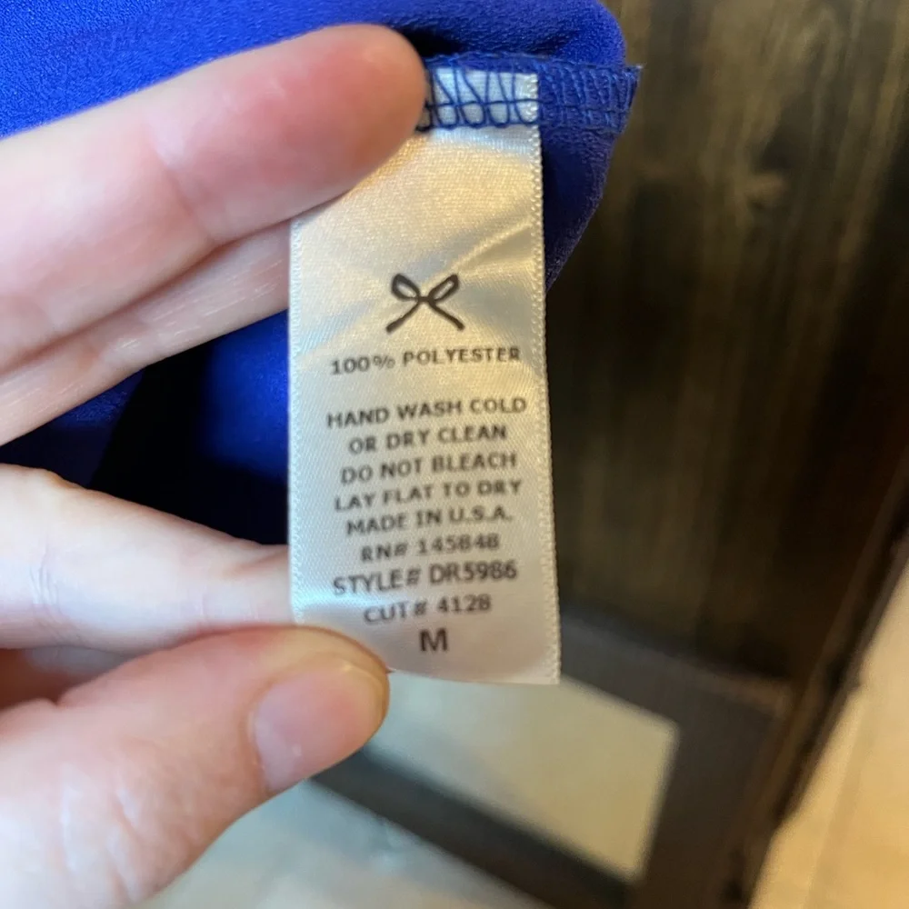 Beautiful scalloped everly dress. - Picture 5 of 8